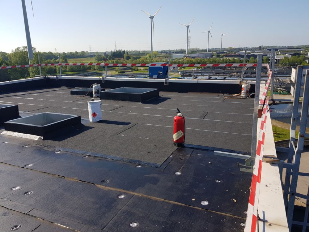 krycie papą na dachu