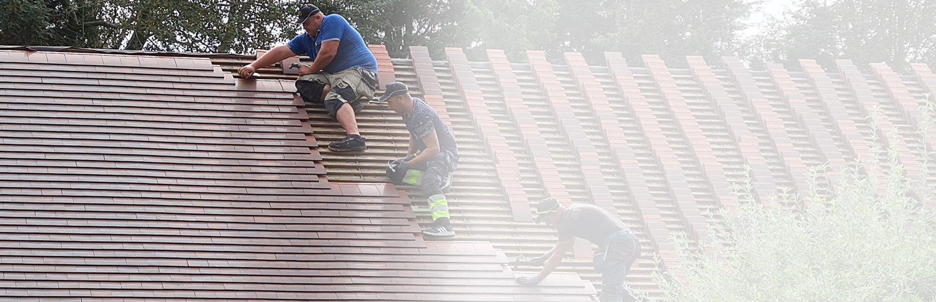 fachowiec z narzędziami